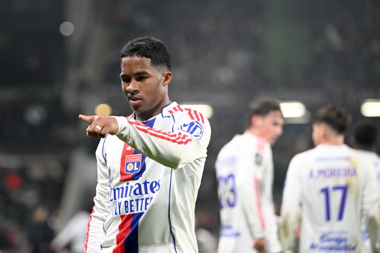 难得低迷！小卡首节7投仅1中拿到6分 三分4中0