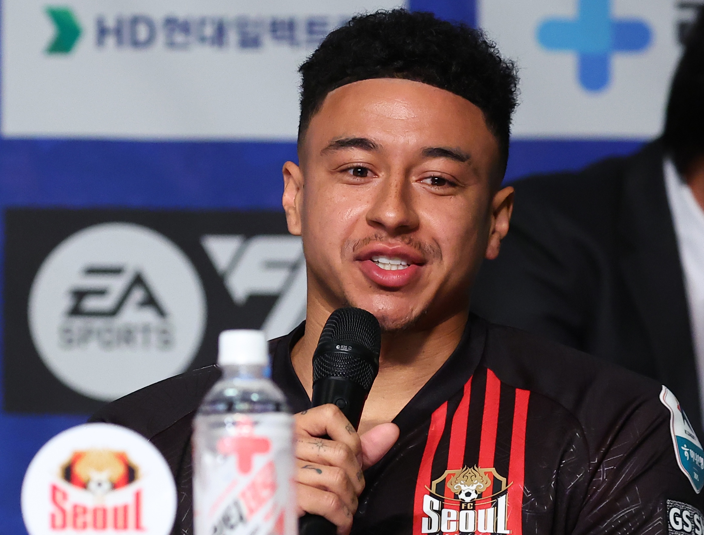 吸引力如何？船记：快船主场今日将发放比尔造型的摇头娃娃